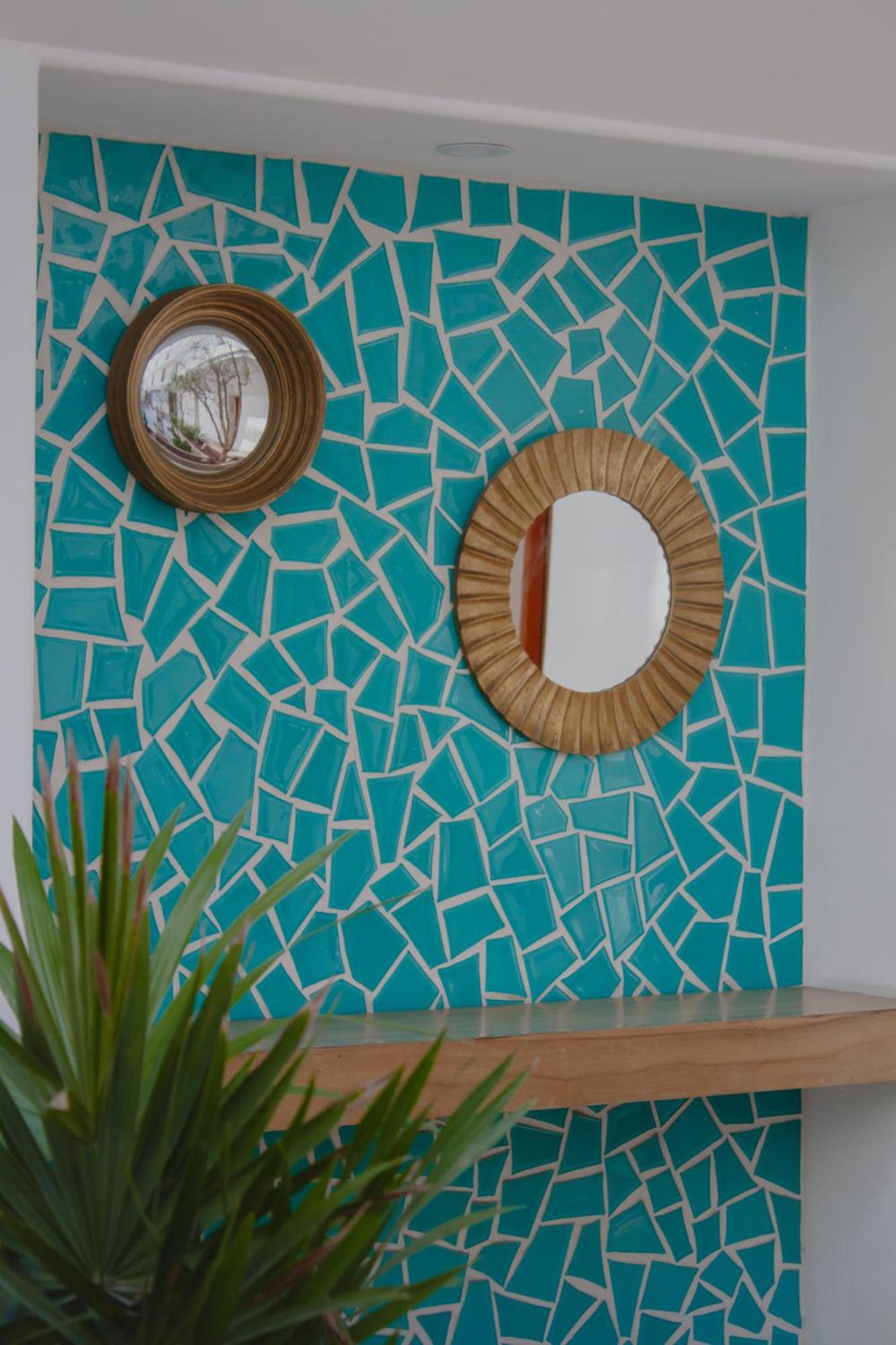 Hotel Catedral La Paz Εξωτερικό φωτογραφία A wall decorated with ceramic tiles