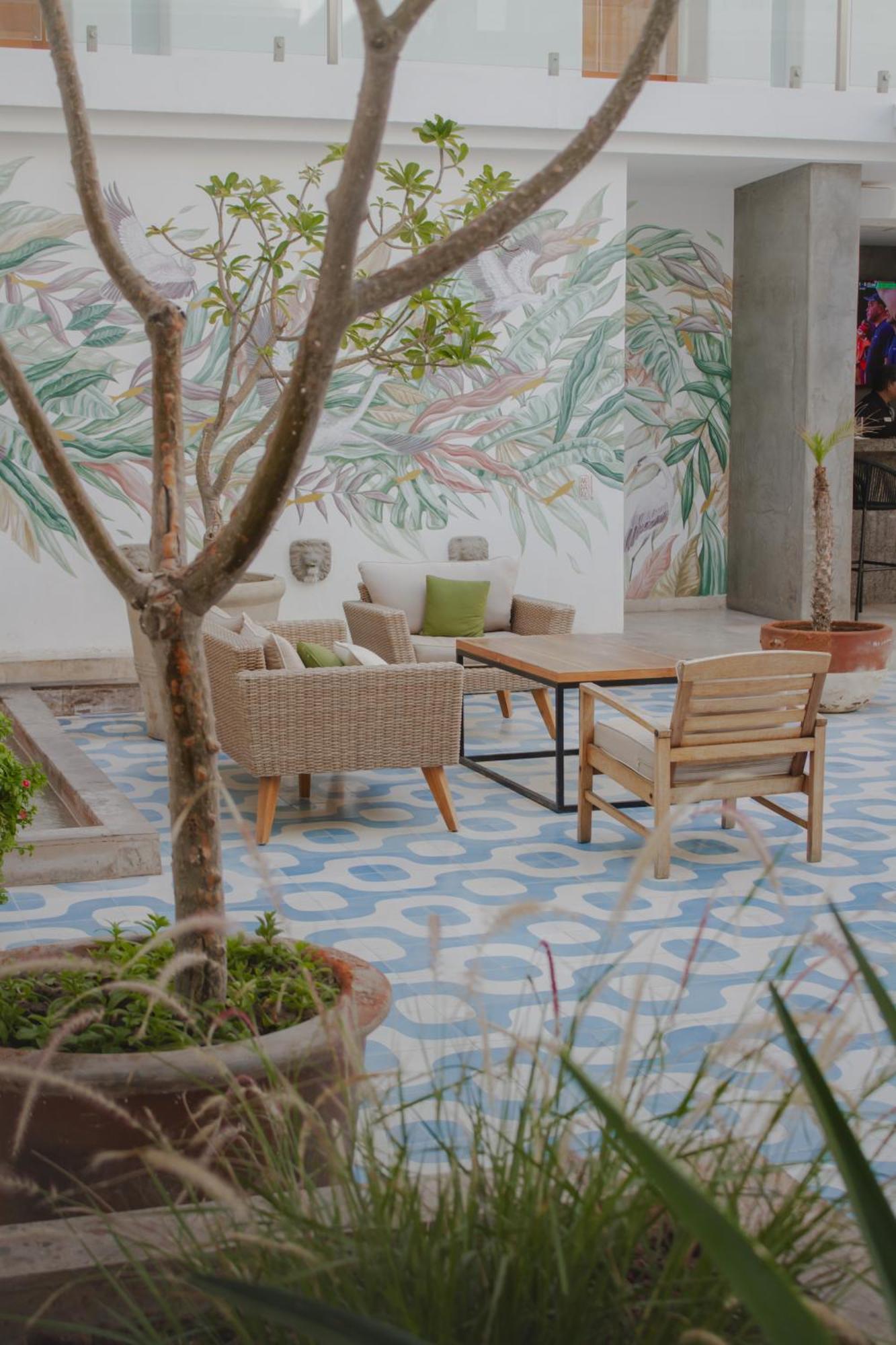 Hotel Catedral La Paz Εξωτερικό φωτογραφία A patio in a home