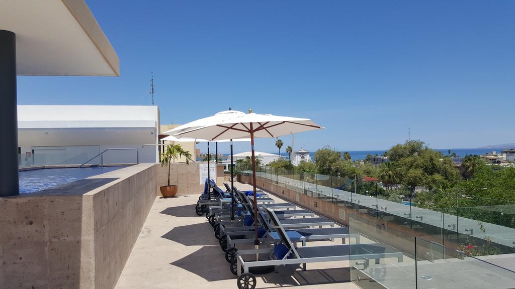 Hotel Catedral La Paz Εξωτερικό φωτογραφία The rooftop pool at the hotel