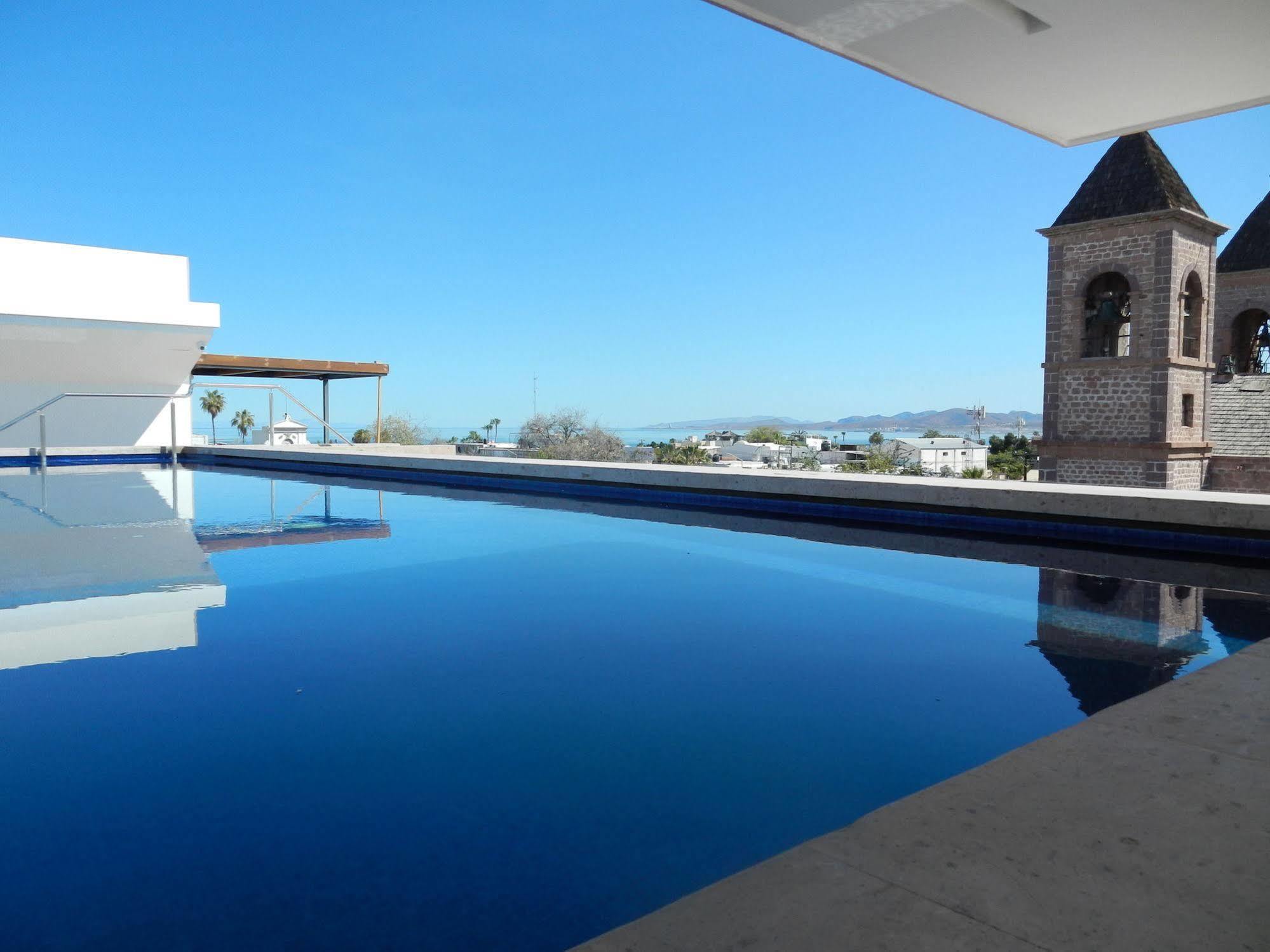 Hotel Catedral La Paz Εξωτερικό φωτογραφία View of the swimming pool
