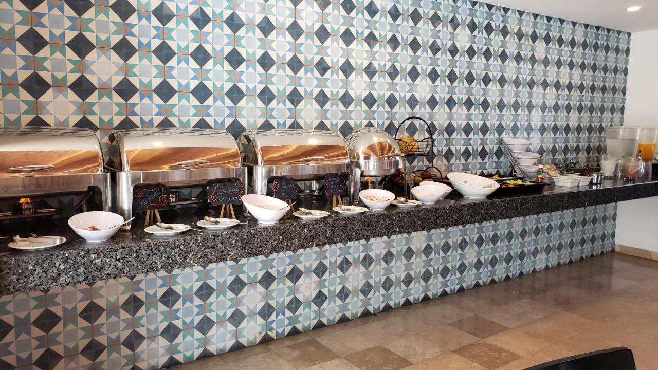 Hotel Catedral La Paz Εξωτερικό φωτογραφία A buffet at a hotel