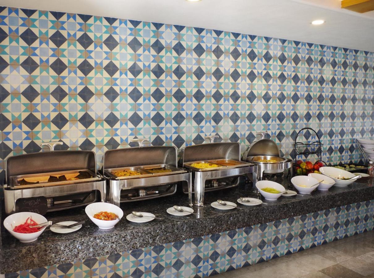 Hotel Catedral La Paz Εξωτερικό φωτογραφία A buffet at a hotel